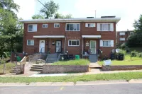 3-bedroom townhome in enjoyable Oxon Hill with AC 10 min. from National Harbor