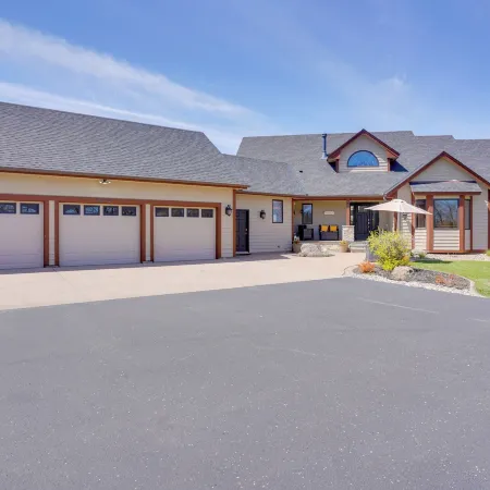 Expansive Retreat on 5 Acres in Shakopee!