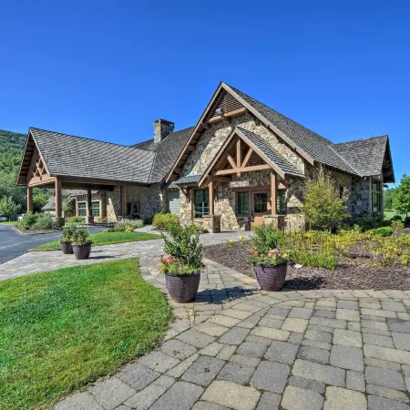 Serene Sky Valley Home w/ 180 Degree Mountain View