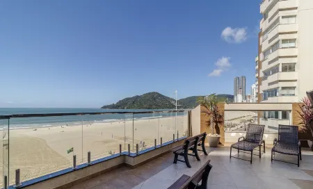 Sea View Apt w/ BBQ on BC Coast Cet1604 Отели рядом с достопримечательностью «Balaroti Camboriú»