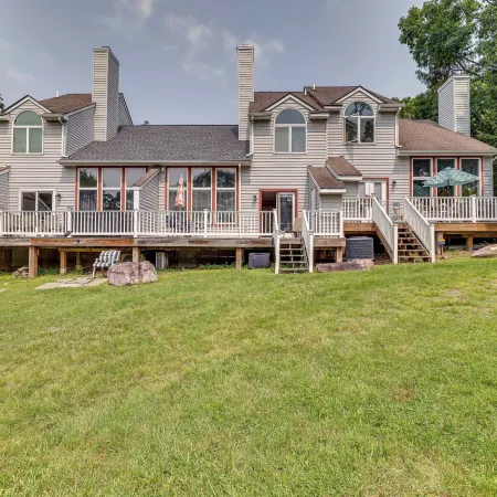Near Big Boulder Mtn! Home w/ Fireplace & Games