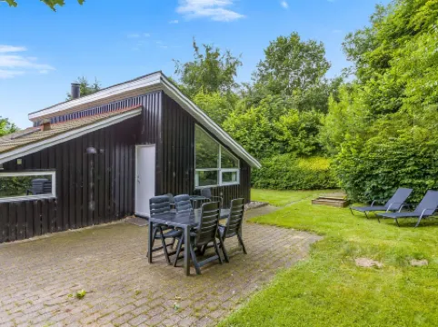 "Corinna" - 28km from the Sea