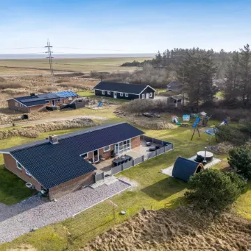 "Sissan" - 900m from the Sea