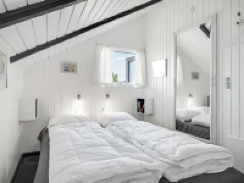 "Maxie" - 1.2km from the Sea