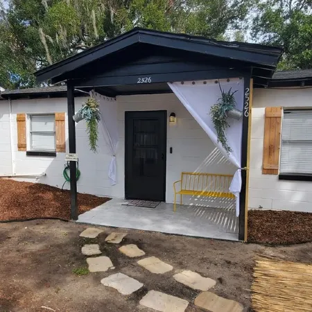 2 bedroom Coastal bungalow minutes from St Simons