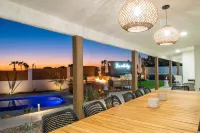 Luxury Pickleball Resort, Heated Pool,Spa & Firepit.  Sleeps 28 Near Marina