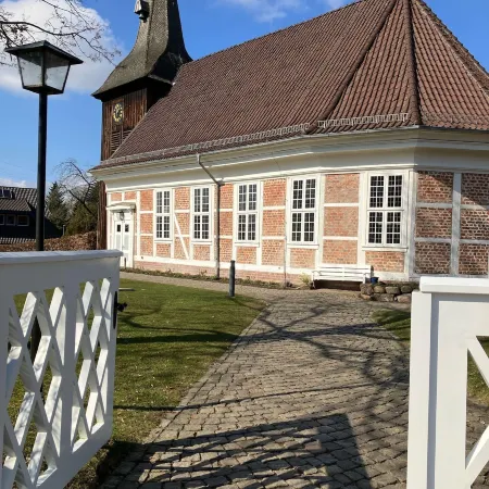 Ruckzugsort am Flussufer Mit Komfort
