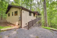 Charming Hedgesville Retreat w/ Deck + Fireplace! - Homestays