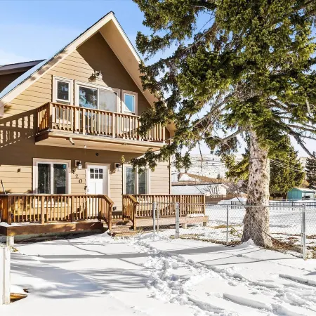Modern Red Lodge Cabin - Walk to Broadway Ave
