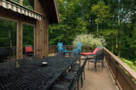 The Cabin at Deep Hollow