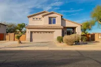 Colorful 3BR Home /Private, Patio +Pool+Hot Tub