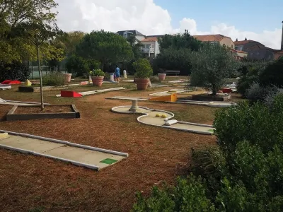 Appart.t2 Avec vue lac ,150m de la Mer. Dans Village de Vacances 5 Piscines Hôtels à proximité de : Parc de Jeux - La Belière Loisirs