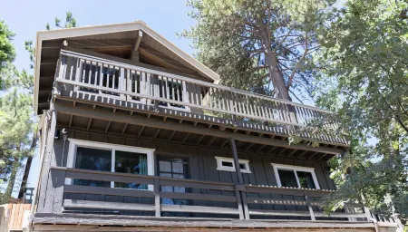 The Pinecone House- EV Charger+Dog Friendly+Views!