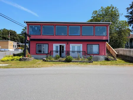 Gordie's Inn & Suites Отели в г. Сойнчула