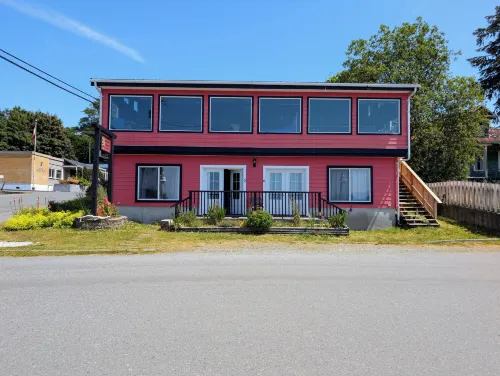 Gordie's Inn & Suites Hotels in Alert Bay