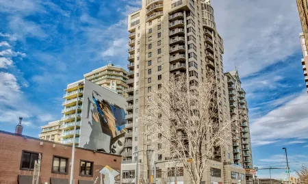 Downtown Sub Penthouse W City Views Отели рядом с достопримечательностью «Университет Калгари»