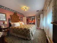 Secrets on Main Bed & Breakfast - Balcony