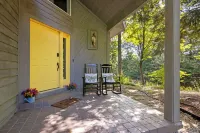 Luxury Estate Overlooking Water Elmwood Charter Township住宿飯店