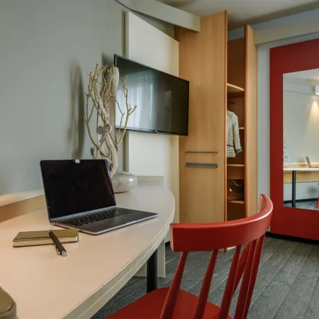 Ibis Hamburg Alsterring Отели рядом с достопримечательностью «Станция метро "Берне"»