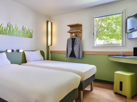 Ibis Budget Versailles Coignieres Отели в г. Ле Пере-ан-Ивелин