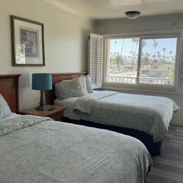 The Shores Inn