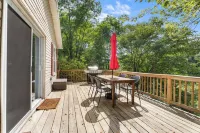 Waterfront Charming Cottage