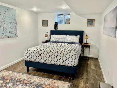 Spacious Modern House 15 minutes from JFK airport! Отели в г. Вэлли Стрим