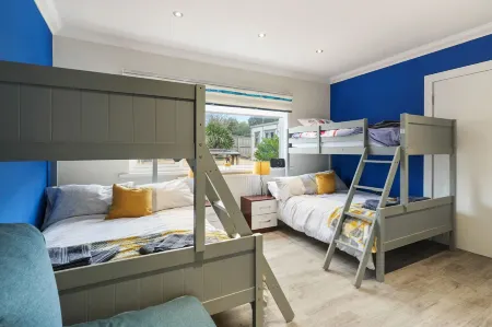 Plas Gwyn - Large Cottage Walk to Beach