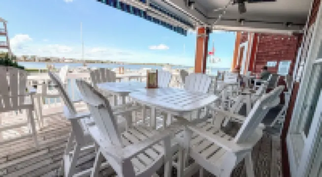 The LOVE Boat ! Hotel di Manteo