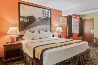 Super 8 by Wyndham Ontario - Pools