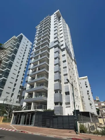 Luxury Beach Condo Netanya- 5 Minutes walk to Kikar, across from Beach Elevator
