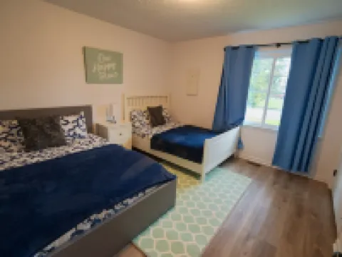 Welcome to “Persimmon Grove” the Cozy Farmhouse with Modern Amenities Hotels in Seventy-First