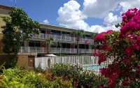 Red Carpet Inn Airport Fort Lauderdale - Pools