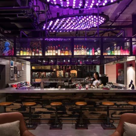 Moxy San Diego Downtown/Gaslamp Quarter Отели рядом с достопримечательностью «Портовый район»