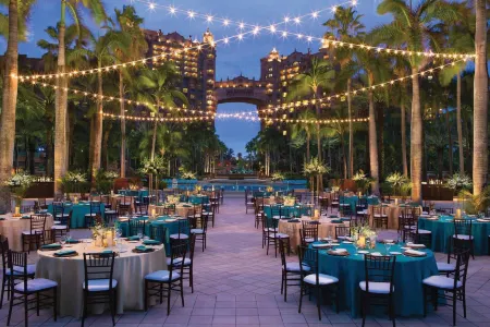 The Royal at Atlantis Отели рядом с достопримечательностью «Dolphin Cay Atlantis»