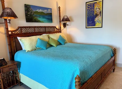 Grande Bay,  Surfside Renovated Beachfront Studio, Wifi,  Great Views