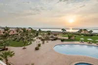 منتجع راديسون بلو - مسبح