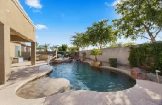 Heated pool & hot tub - backyard oasis - single level home