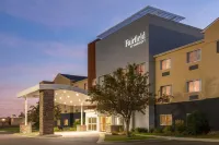 Fairfield Inn & Suites Saginaw - parking