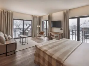 Mim Baqueira Member of Melia Collection