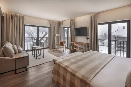 Mim Baqueira Member of Melia Collection