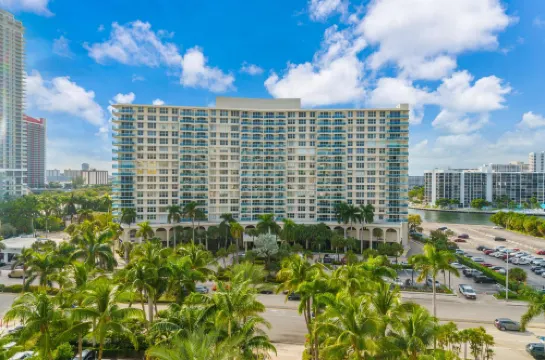 Oceanfront Pool and Balcony - Spacious Ocean View Retreat