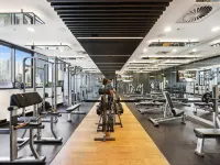 Stylish 1-Bed with Pool, Gym & Free Parking