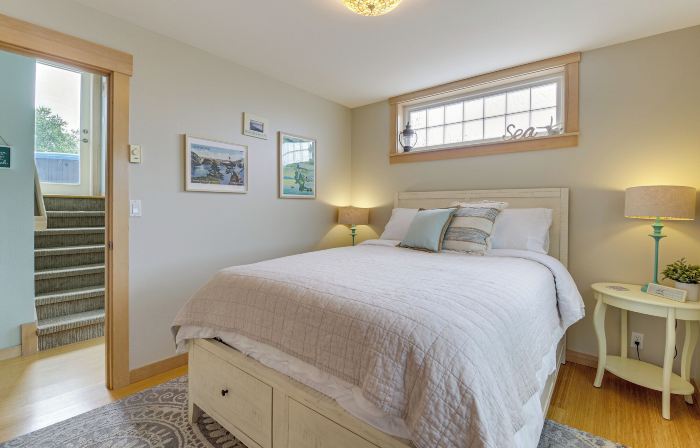Steps to Beach: Home w/ Hot Tub in Oak Harbor!