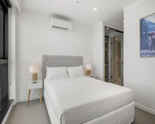 High-Rise 3-Bed Apartment with Premium Amenities Hotels in Box Hill