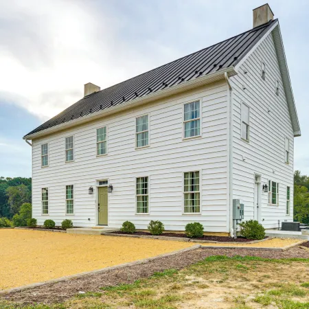 Updated Farmhouse < 2 Mi to Historic Middletown!