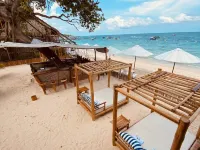 Rocha Beach Club Hotels near Playa Blanca