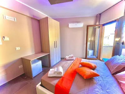 Comfy Holiday Rooms Hotel di 