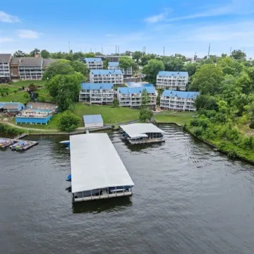 Cozy Pet-friendly Condo w/ Pool