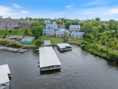 Cozy Pet-friendly Condo w/ Pool